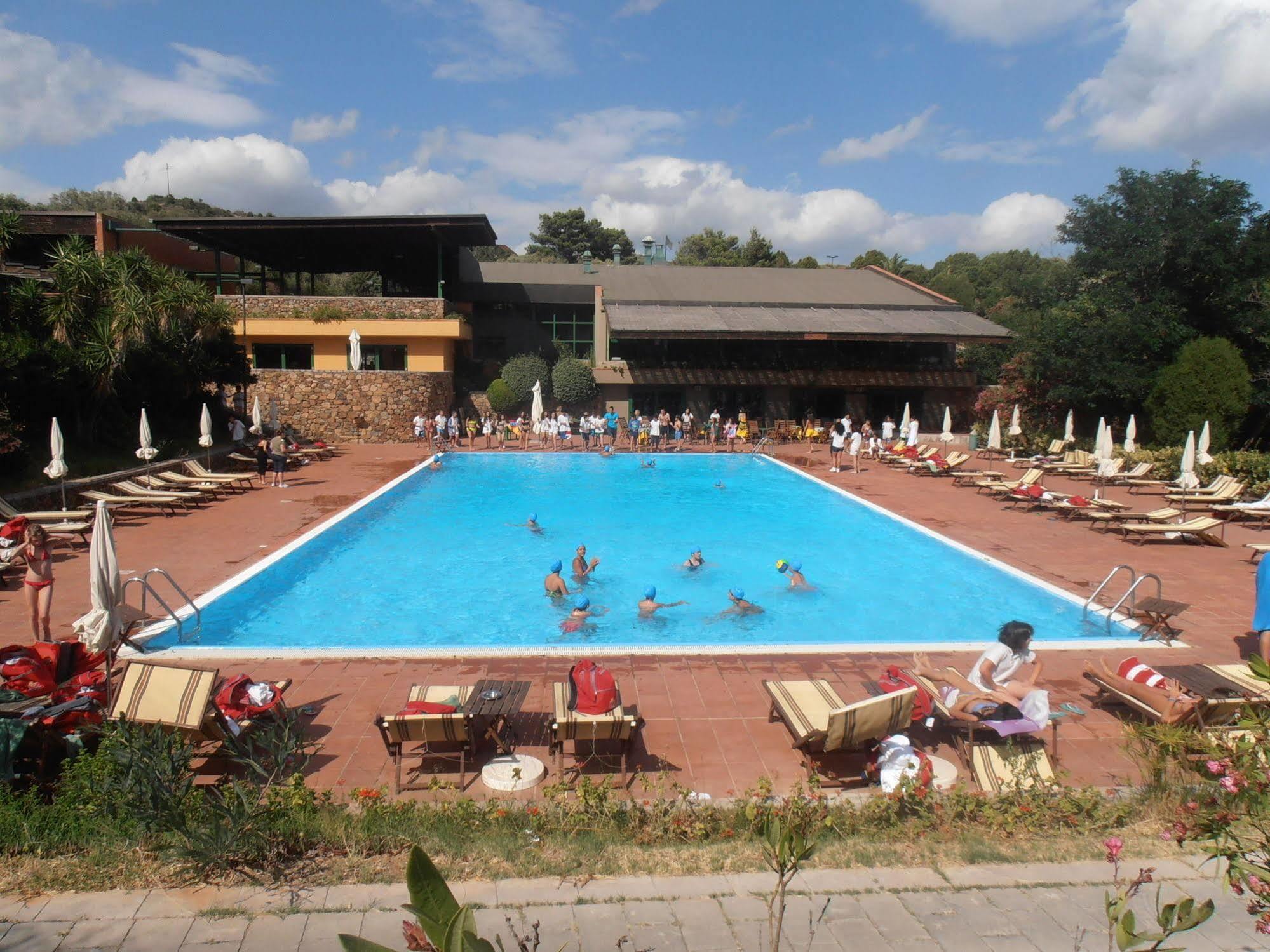 Eco Village Baia Delle Ginestre Apartahotel 4*